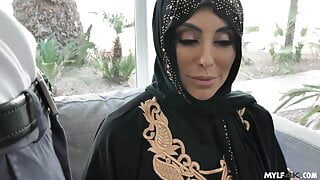 Muslim Wife Takes The IT Guy’s Dick
